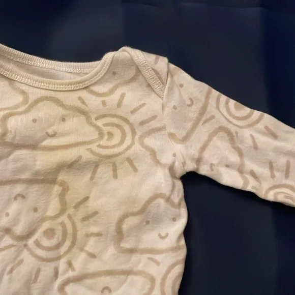 5 Carter’s long sleeve bodysuits - Picture 4 of 5